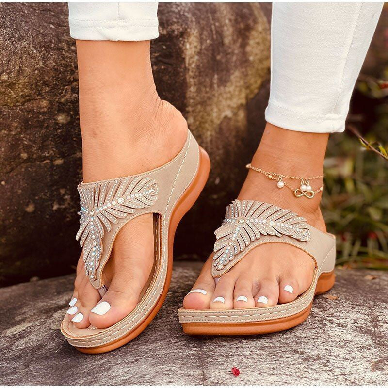 Women Crystal Rhinestones Bling Comfortable Soft Sole Casual Flip Flops Slide Sandals