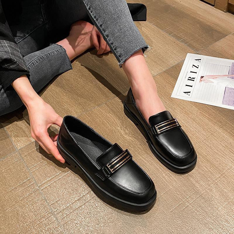 Large size flat leather shoes